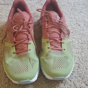 On Cloudflow Running shoes